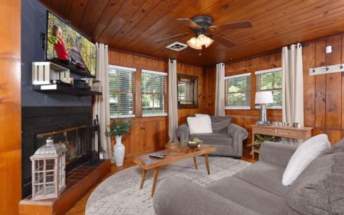 Gatlinburg Villa | River Romance