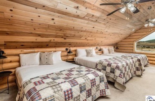 Mammoth Creek Cabina | River Run is the perfect escape to the southern Utah mountains for peace and beauty
