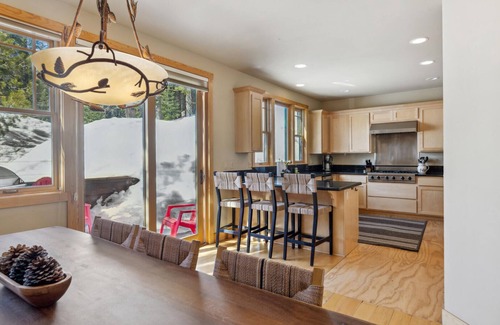 Lake Tahoe Casa | River Run Mountain Townhome