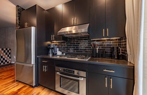 Hood River Condominio | River Run Retreat - Stylish Downtown Loft, Heart of Hood River, Above Doppio