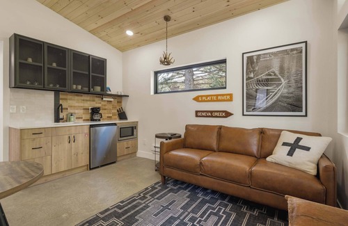 Grant Cabina | River Run, Sauna & Cold Plunge, Creekside Cabin