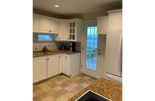 Kingsclear Cabaña | River’s Edge Cottage