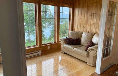 Kingsclear Cabaña | River’s Edge Cottage