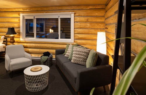 Clearwater Cabina | River's Edge Retreat - Granite Glamping Cabin