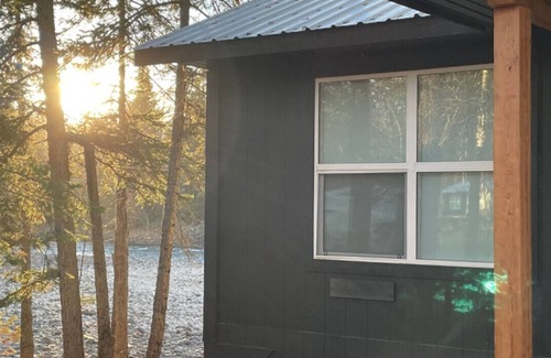 Clearwater Cabina | River's Edge Retreat | Slate Glamping Cabin