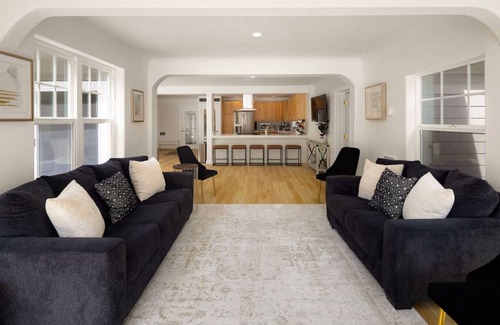 Leaburg Casa | River's Rest: Waterfront, Hot Tub, Pool table
