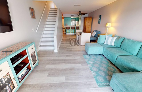 Folly Beach Condominio | River's Roost ~ River views, pool access, tennis courts