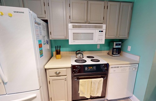 Folly Beach Condominio | River's Roost ~ River views, pool access, tennis courts