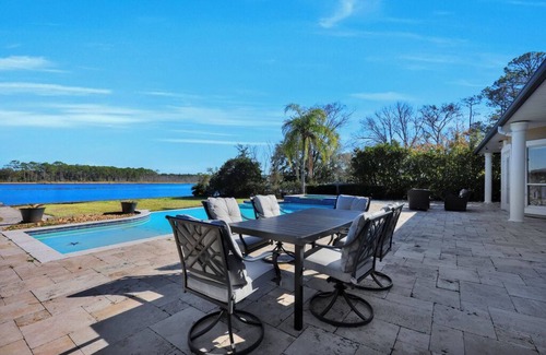 Wesconnett Casa | "River Sanctuary"--Pool Home on River frontage-- 4000 sq. ft. Sleeps 8