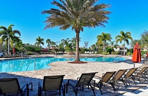 Bradenton Condominio | River Strand- 1st floor condo in FL - optional pools, golf, tennis, pickle ball.