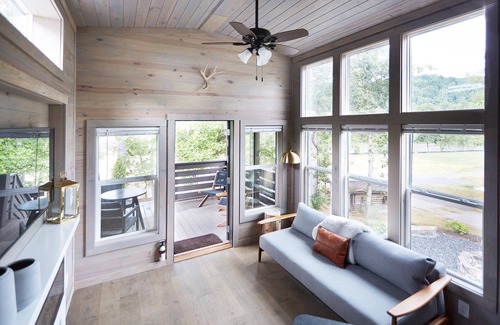 Arden Chalet De Esquí | River View Bunk Cabin with Hot Tub