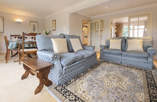 Ingleton Cabaña | River View is a beautifully well-equipped town house is perfect for families