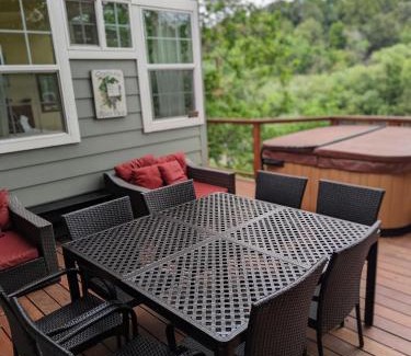 Healdsburg Casa | River View Lodge A Wine Country Escape