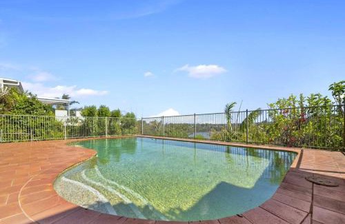 Lane Cove West Casa | River View Oasis: Spacious 3-Bed House with Pool
