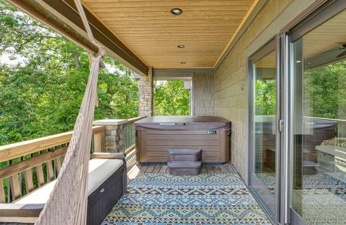 Peru Casa | River Views and Wraparound Deck Dubuque Getaway