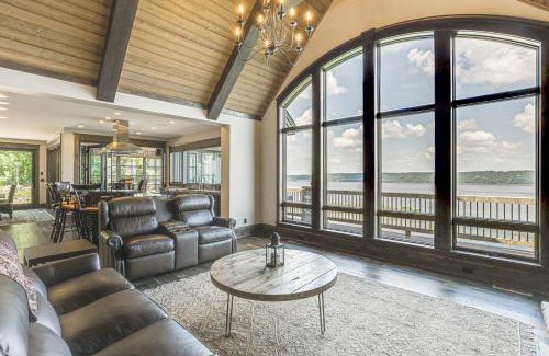Peru Casa | River Views and Wraparound Deck Dubuque Getaway