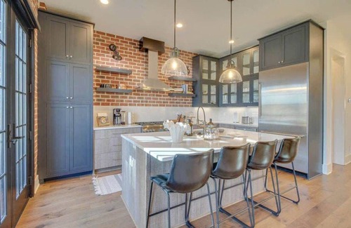 Hitch Village - Fred Wessels Homes Casa | River Views, Historic Central Neighborhood, Luxury Townhome
