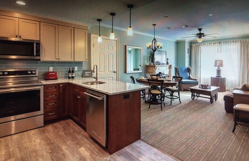 Lincoln Condominio | Nuevo 1 BR + LR condominio en River Walk Resort con Loon Mountain y vista al río