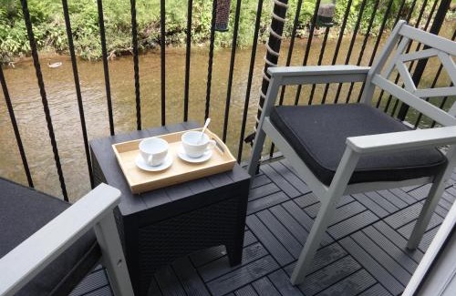 Egremont Casa | Riverbank Cottage River Ehan Double Balcony
