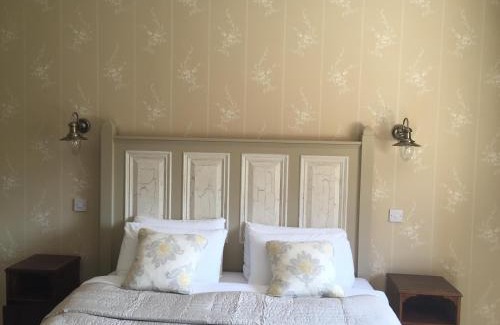 Tallanstown Casa | Riverbank, Country Pub and Guesthouse