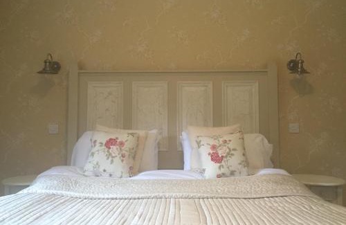 Tallanstown Casa | Riverbank, Country Pub and Guesthouse