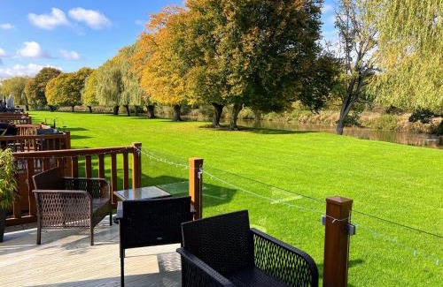 Tiddington Chalet De Esquí | Riverbank Lodge