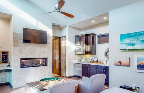 Spicewood Hotel | Riverbend Cabin #011