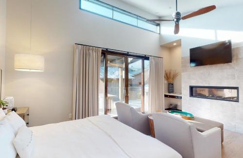 Spicewood Hotel | Riverbend Cabin #011