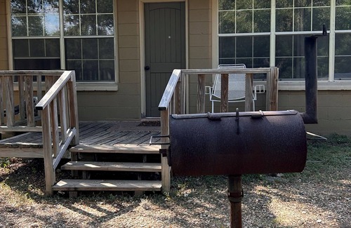 Concan Cabina | Riverbend on the Frio Cabin 5