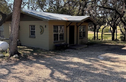 Concan Cabina | Riverbend on the Frio Cabin 6