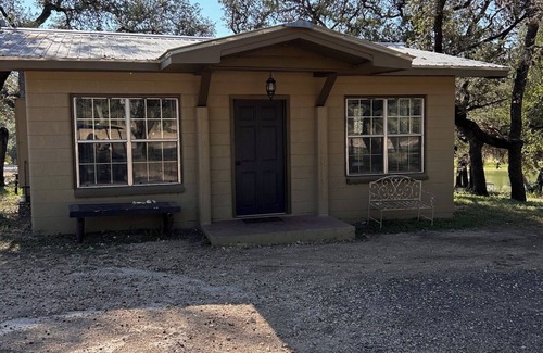 Concan Cabina | Riverbend on the Frio Cabin 6