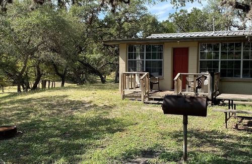 Uvalde County Cabina | Riverbend on the Frio Cabin 7