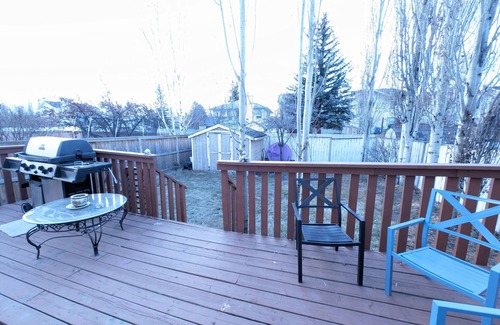 Southeast Calgary Casa | Riverbend Retreat: Spacious Haven