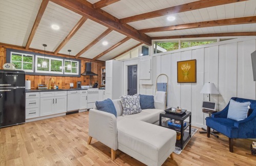Bluemont Cabina | Riverbend Retreat