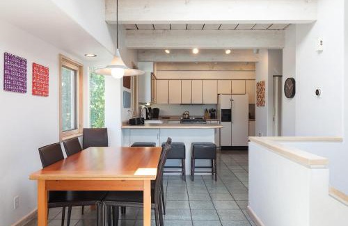 Hood River Casa | Riverdell - Great Views of the Columbia Gorge and White Salmon River