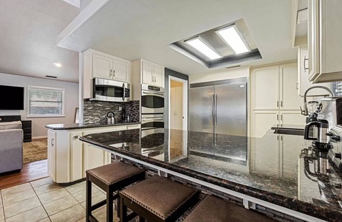 Yosemite Lakes Casa | Riverdell Hideaway is your private riverfront retreat.