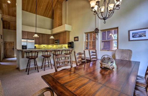 Tahoe City Casa | ¡Acogedora casa de pueblo Alpine Meadows en el río Truckee!
