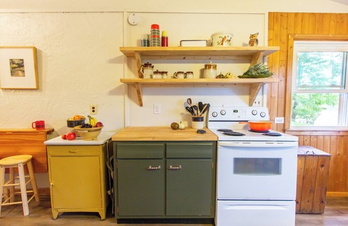 Luray Cabina | Riverfront Cabin, Ideal Location - Family and Pet Friendly w/ Hot Tub!