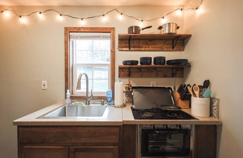 Canadensis Cabina | Riverfront Cabin. Minutes from Mt.Airy & Kalahari