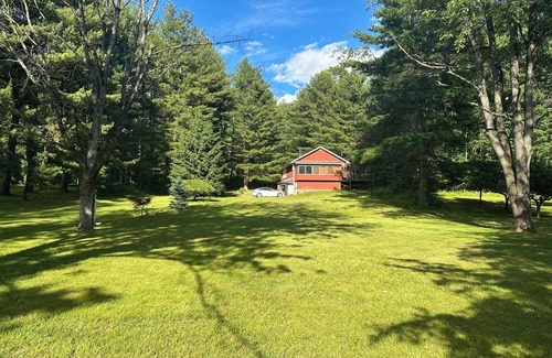 White Mills Casa | Riverfront Cabin Retreat on the Delaware, 5 mins from Narrowsburg, 2hrs from NYC