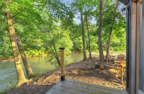 Greenville Cabina | Riverfront Camping Pod, W/Bath House, Min to DT