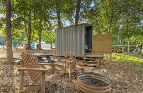 Greenville Cabina | Riverfront Camping Pod, W/Bath House, Min to DT
