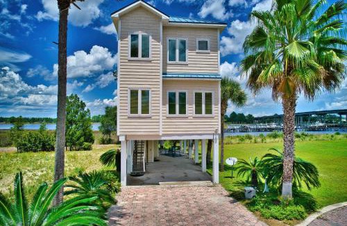 Carrabelle Casa | Riverfront Carrabelle Home with Furnished Patio!