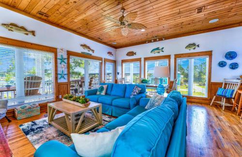 Carrabelle Casa | Riverfront Carrabelle Home with Furnished Patio!