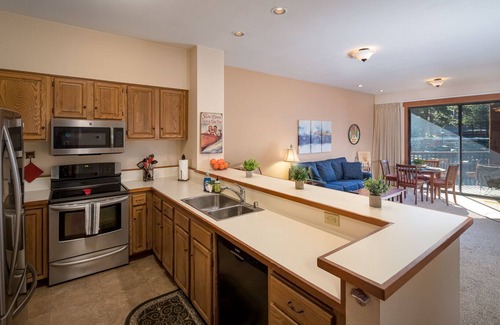 Tahoe City Condominio | Riverfront Condo w/Private Patio, HOA Hot Tub!