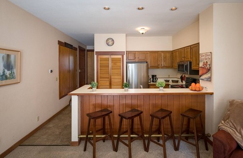 Tahoe City Condominio | Riverfront Condo w/Private Patio, HOA Hot Tub!