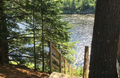 Durham Bridge Cabaña | Riverfront Cottage
