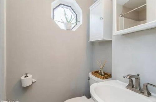 Fox River Grove Casa | Riverfront Cottage
