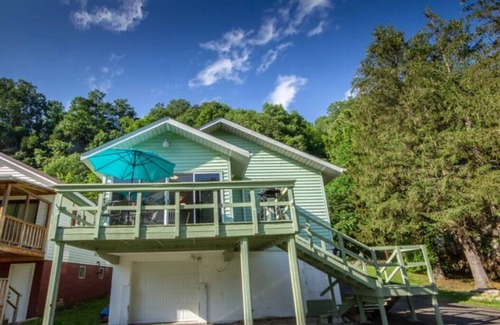 Gauley Bridge Cabaña | Riverfront Cottage on the New River Dries