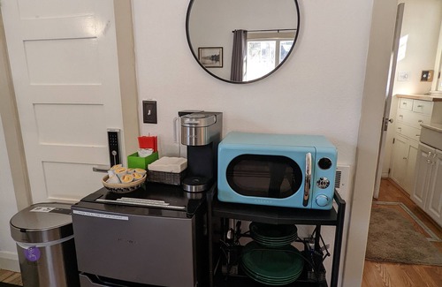 Olympic Valley Cabaña | Riverfront Cottage 5 Minutes from Palisades Tahoe 10 minutes to Lake Tahoe
